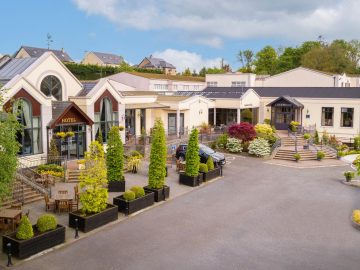 Four Seasons Hotel & Leisure Club