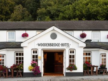 Woodenbridge Hotel & Lodge