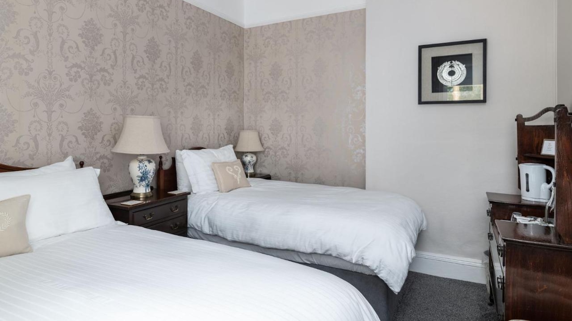 Riverdale House B&B – Classic Triple Room