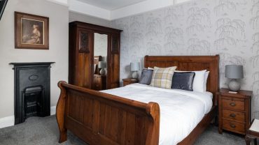 Riverdale House B&B – Deluxe King Room