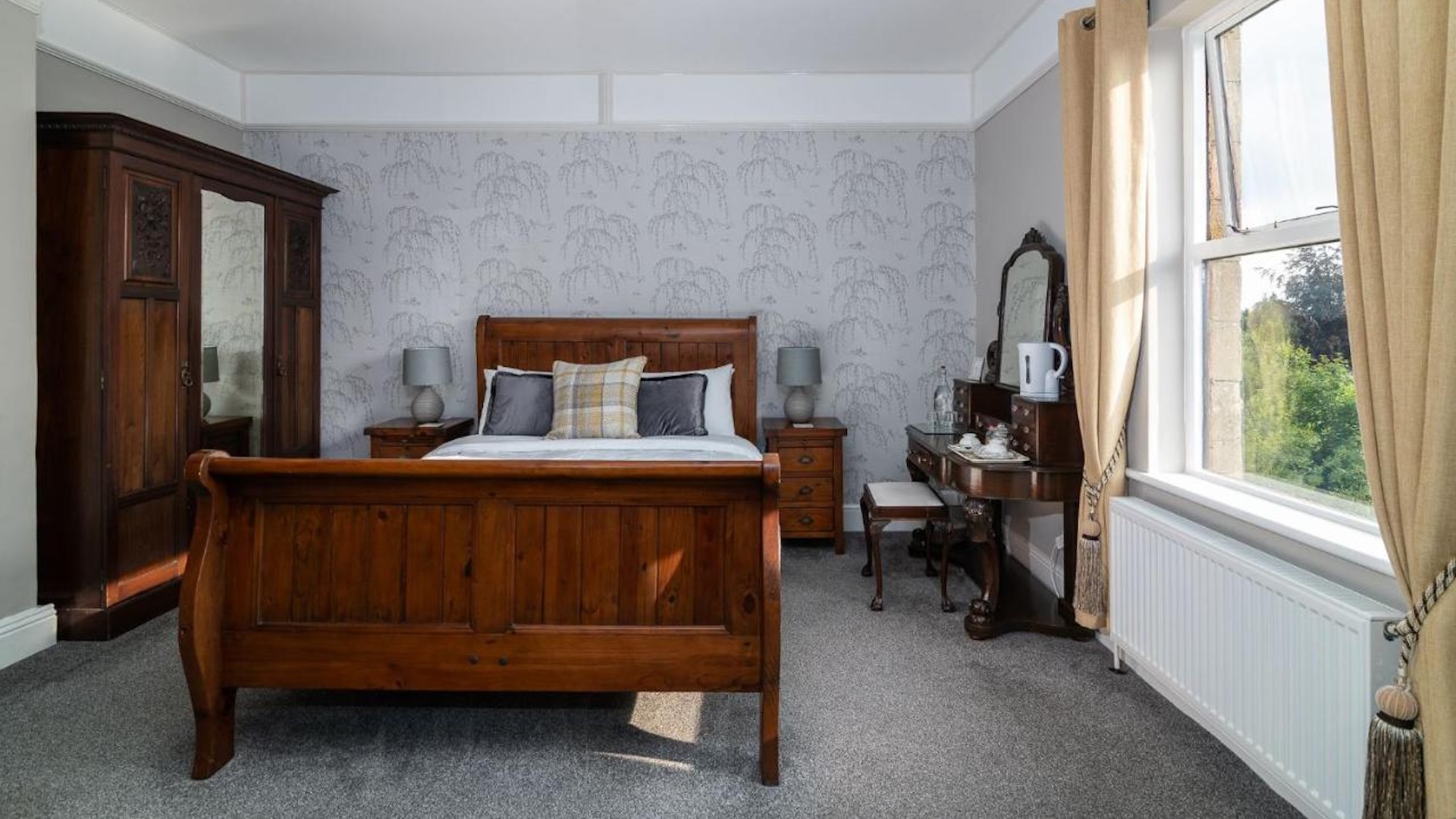 Riverdale House B&B – Deluxe King Room